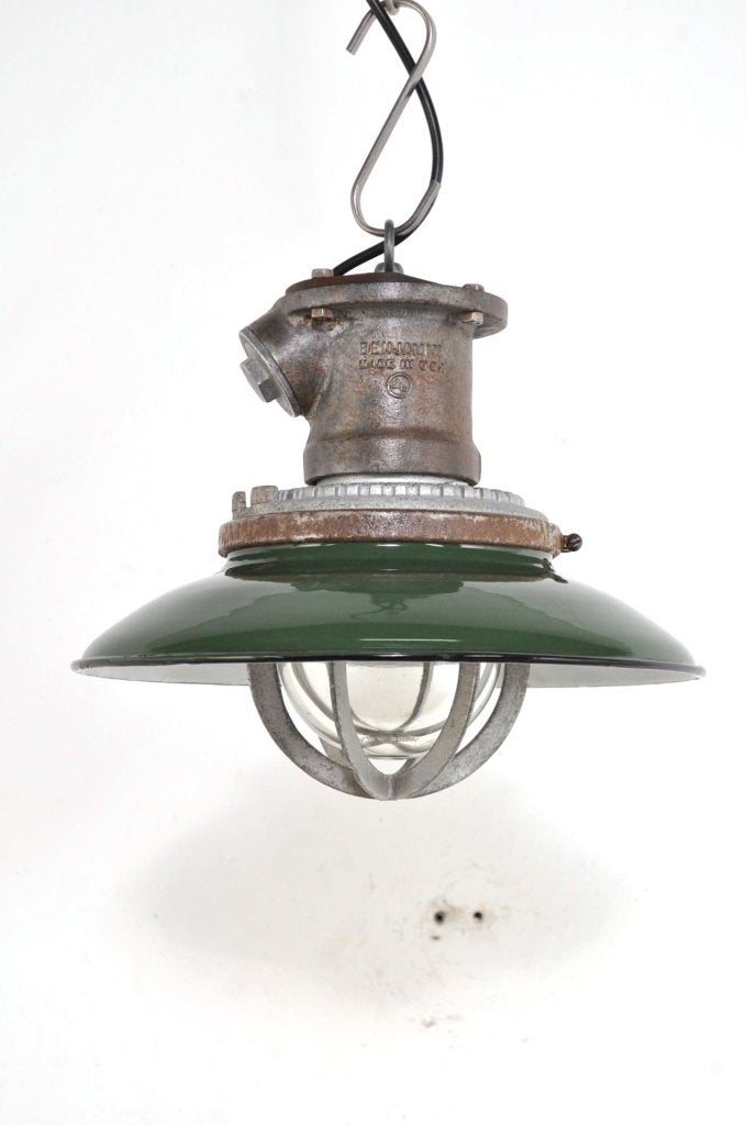 Industriële hanglampen fabriekslamp factory light jaren 30