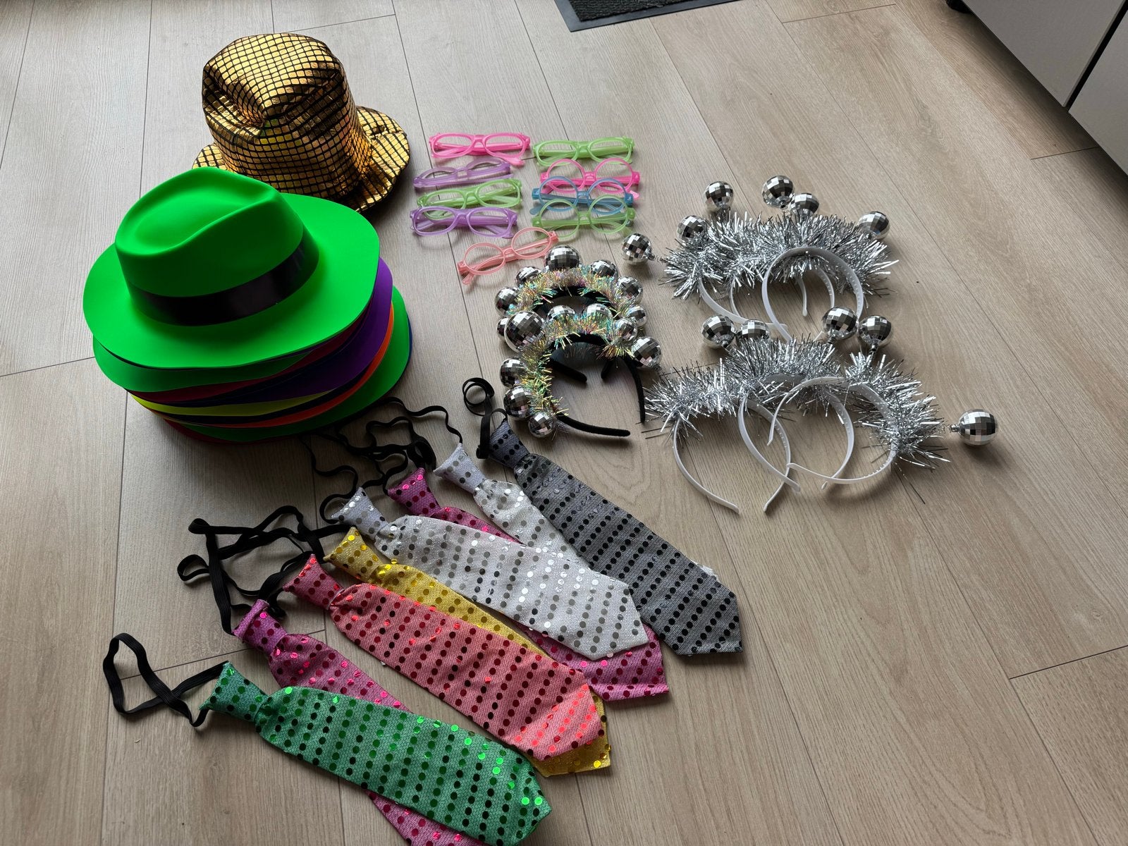 Feestpakket: Hoeden, brillen, stropdassen en haarbanden, Ophalen, Gebruikt, Feestartikel, Carnaval