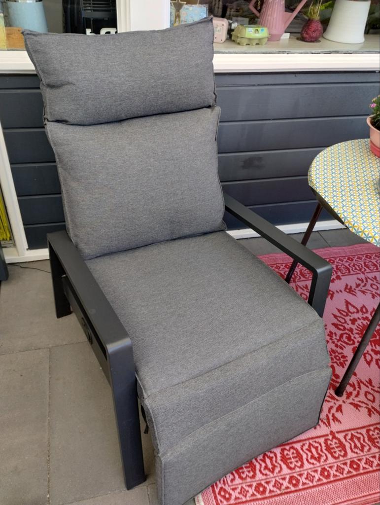 Jysk loungestoel Vonge, Tuin en Terras, Tuinstoelen, Zo goed als nieuw, Ophalen