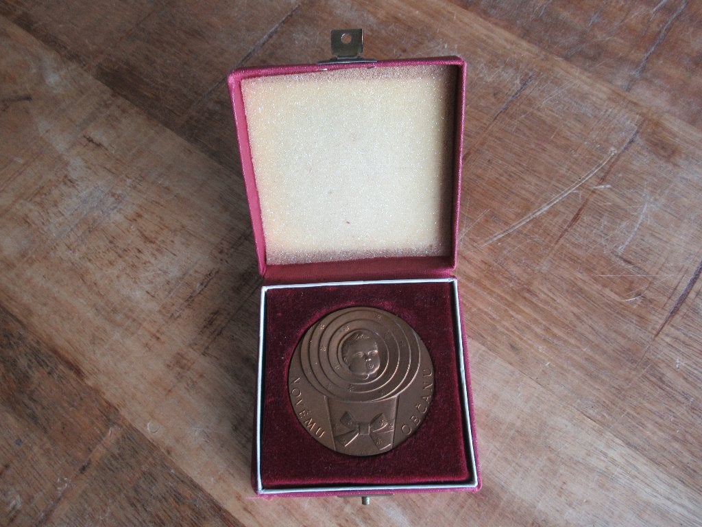 vintage Bronzen plaquette voor nieuw geboren kind in HAVÍŘOV, Ophalen of Verzenden, Brons, Buitenland