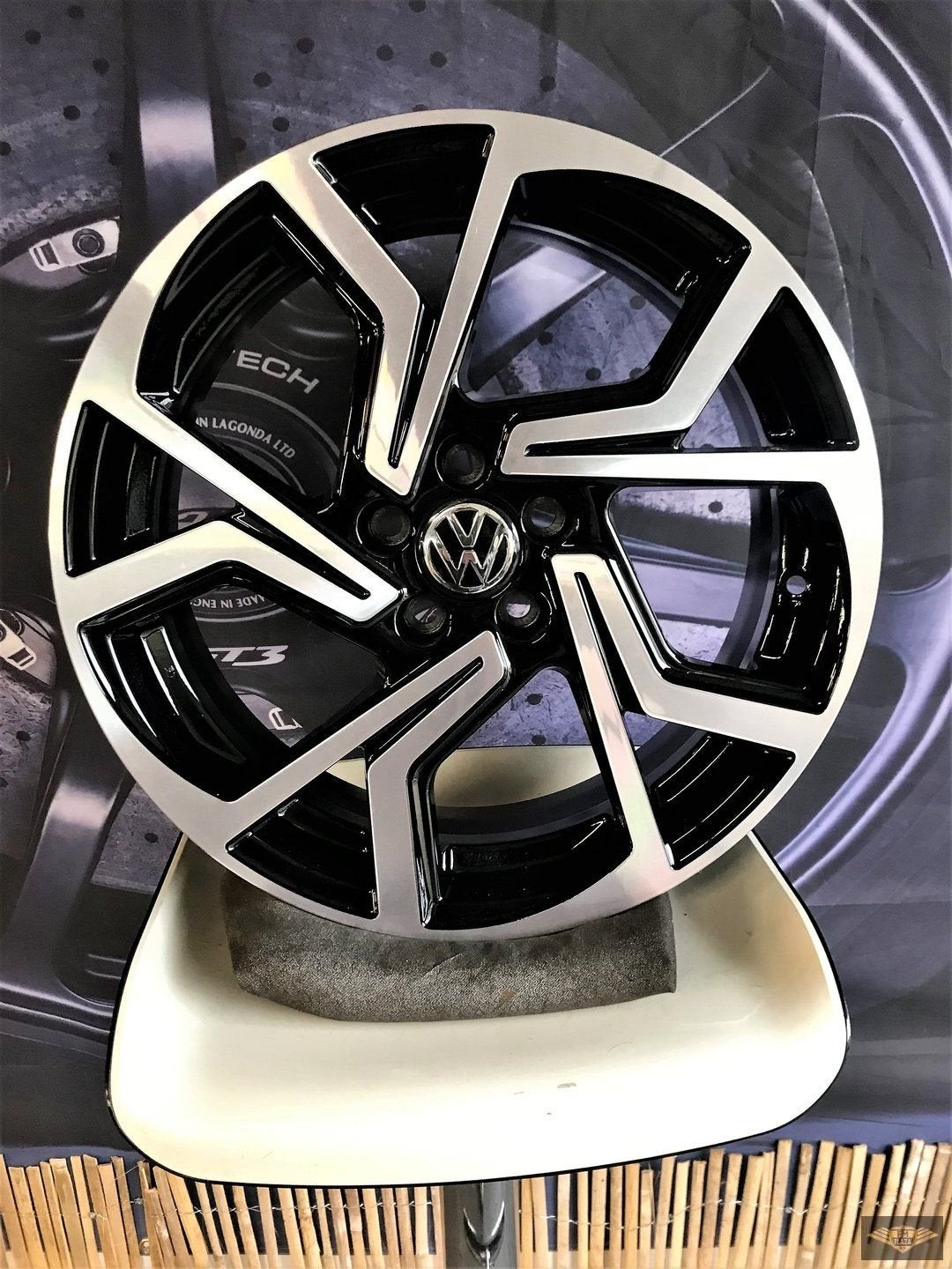 18 inch 5x100 VW Polo BRESCIA Look Velgen Nieuw, 18 inch, Velg(en), -, -
