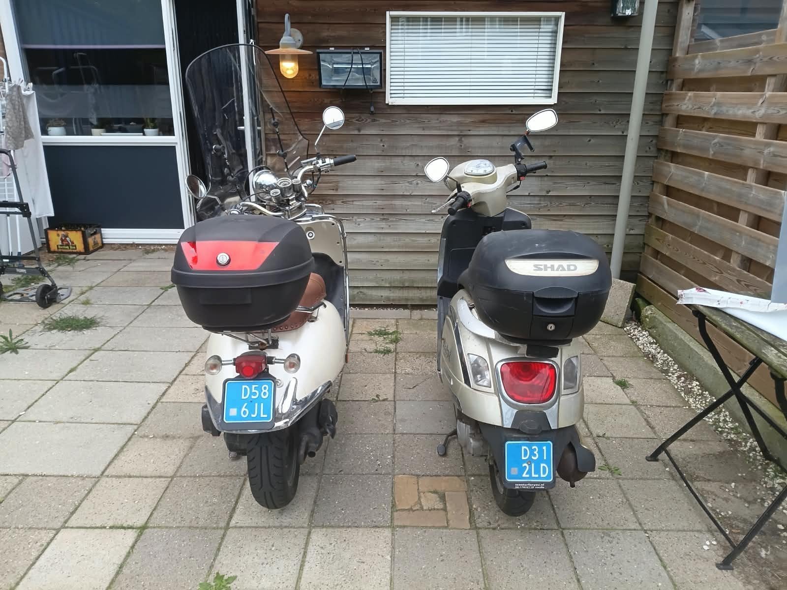 2 scooters, Ophalen of Verzenden
