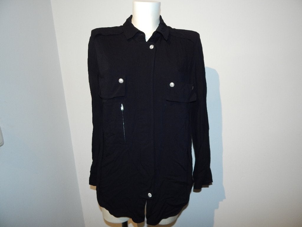 Iro zwarte stoere blouse zilveren drukkers zak rits 40