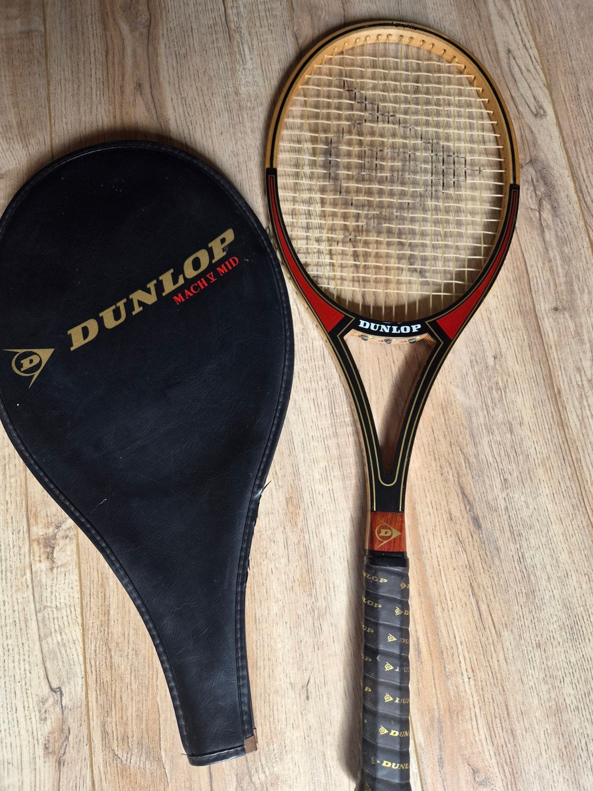 Vintage houten  Dunlop Mach V Mid-Size Tennisracket met Hoes, Ophalen of Verzenden, Gebruikt, Racket, Dunlop