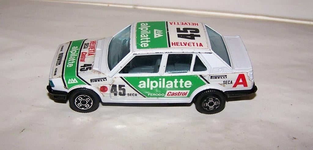 Bburago Alfa Romeo Giuletta GR.2 Jolly Club. 1/43. Izgs., Hobby en Vrije tijd, Modelauto's | 1:43, Ophalen of Verzenden, Zo goed als nieuw