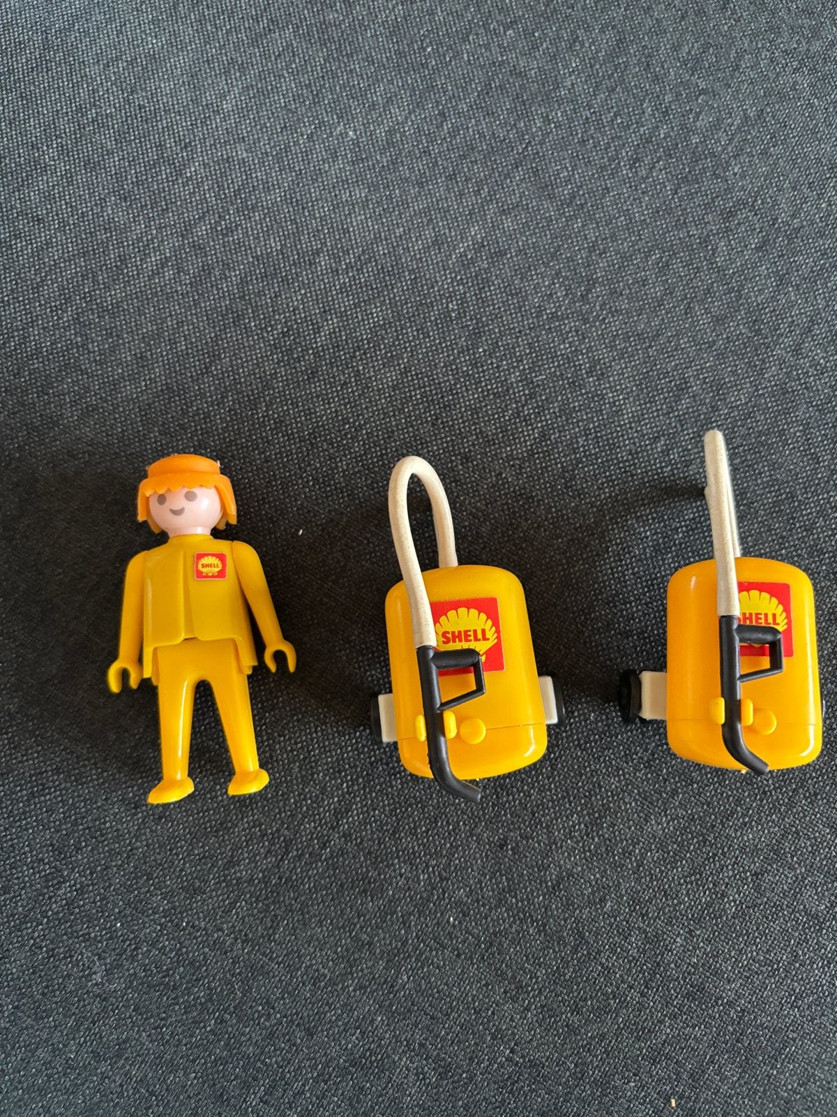 Playmobil Shell figuur en 2 benzinepompen, Ophalen of Verzenden, Gebruikt, Los playmobil