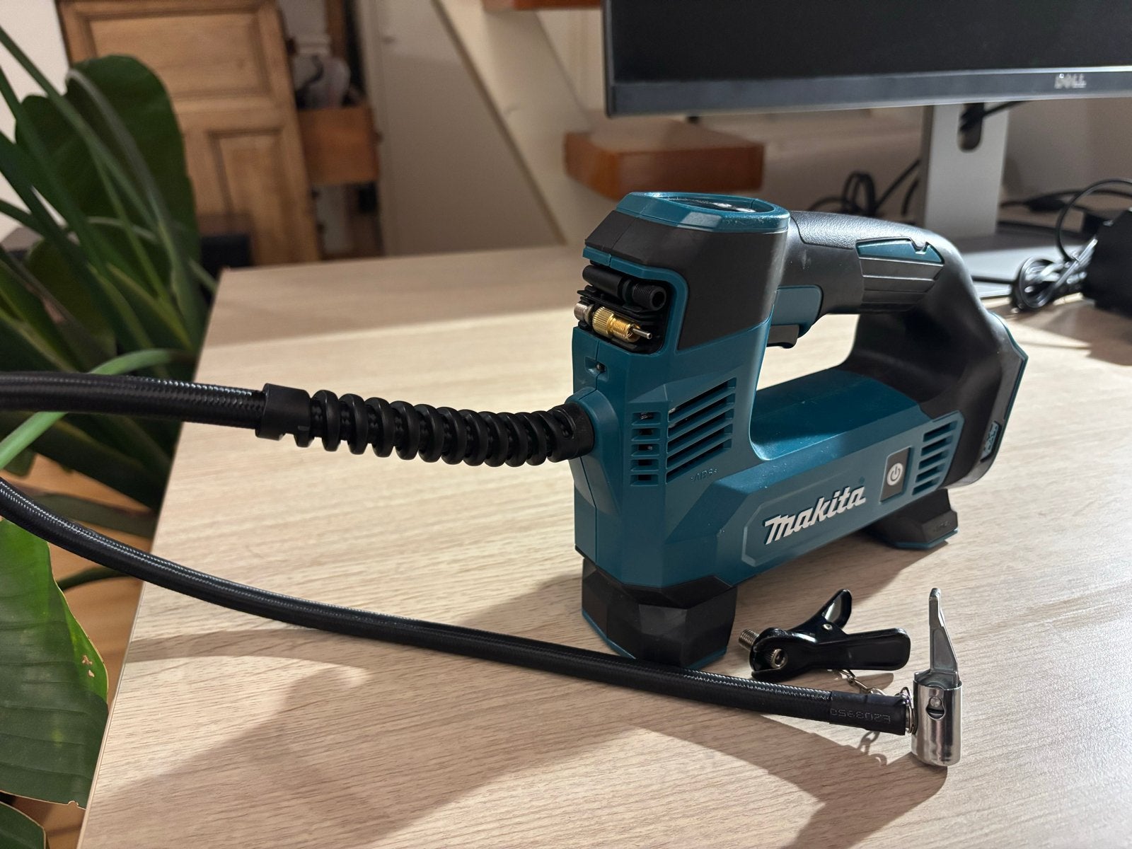 Makita accu compressor DMP180Z - Zo goed als nieuw, Doe-het-zelf en Verbouw, Compressors, Ophalen, 10 bar of meer, Zo goed als nieuw