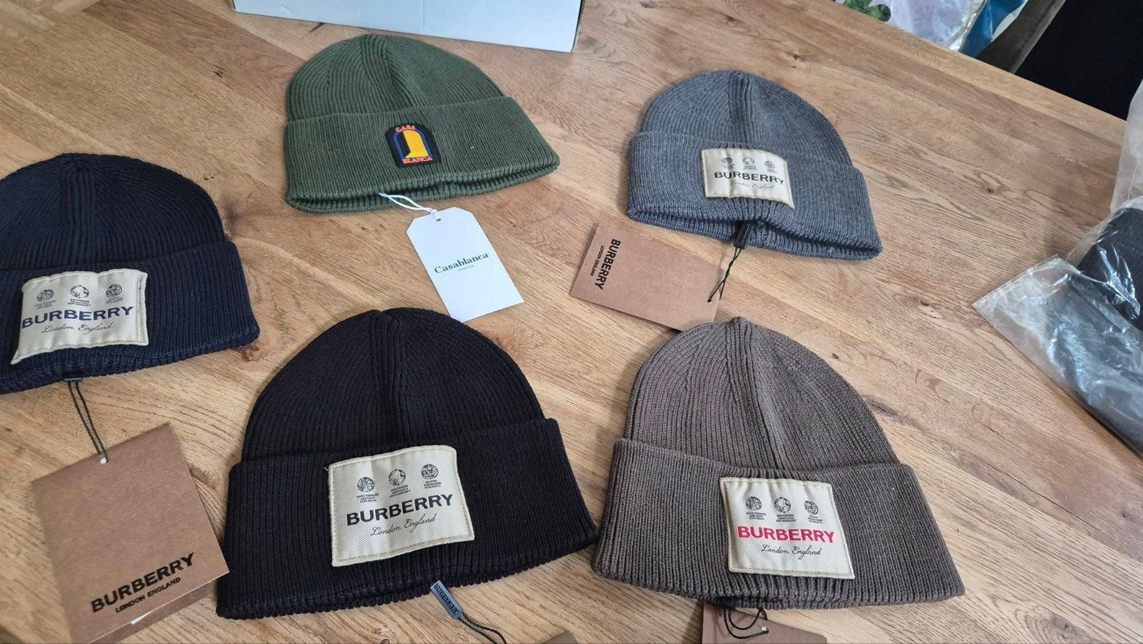 Diverse merkmutsen - Burberry en Casablanca, Kleding | Heren, Ophalen of Verzenden, Nieuw