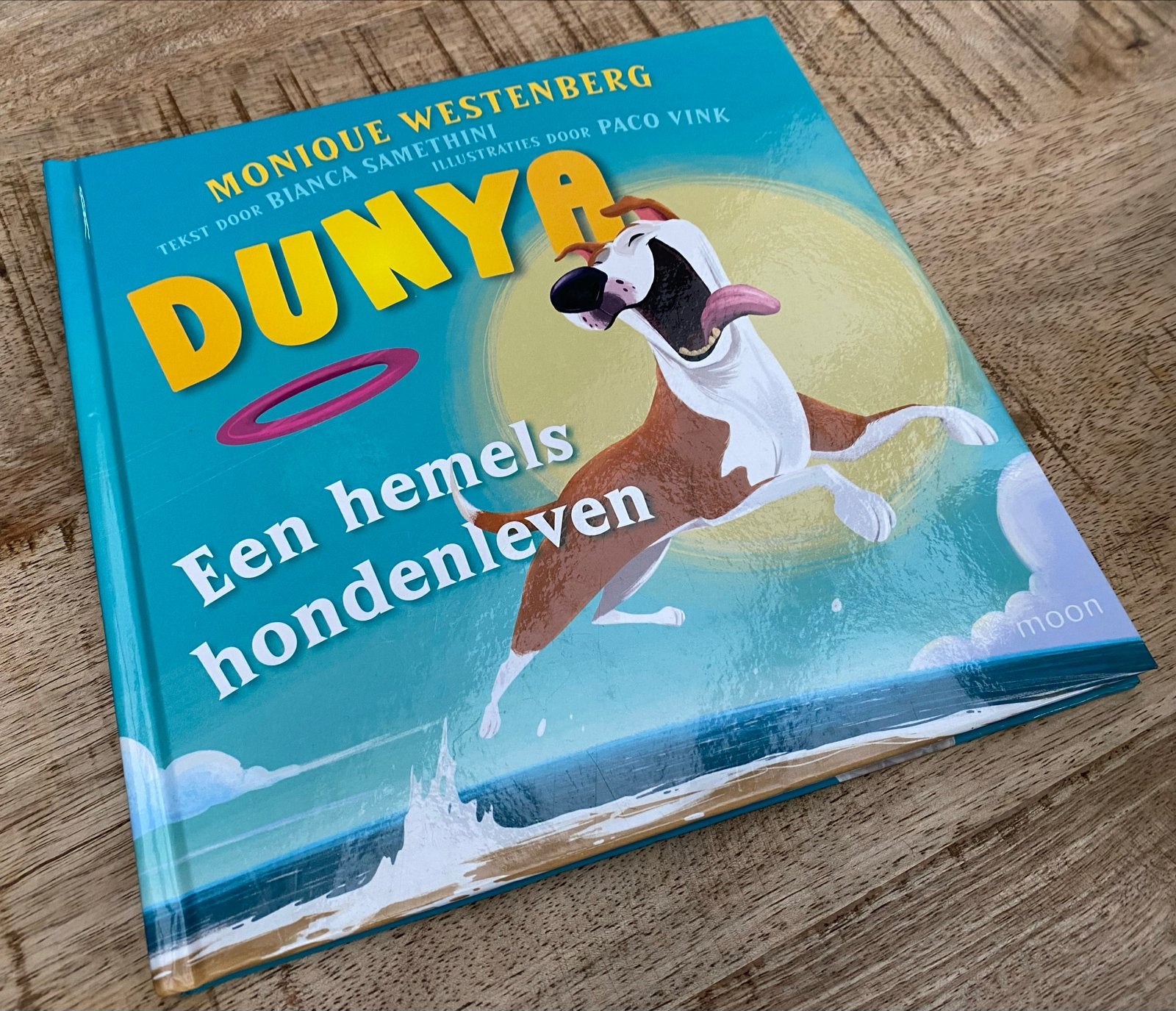 Dunya: Een hemels hondenleven - Monique Westenberg, Ophalen, Zo goed als nieuw, 2 tot 3 jaar