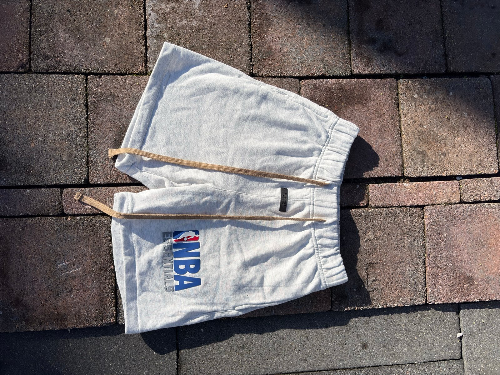 Fear of God Essentials NBA Shorts - Maat S, Ophalen of Verzenden, Zo goed als nieuw, Maat 46 (S) of kleiner, Grijs