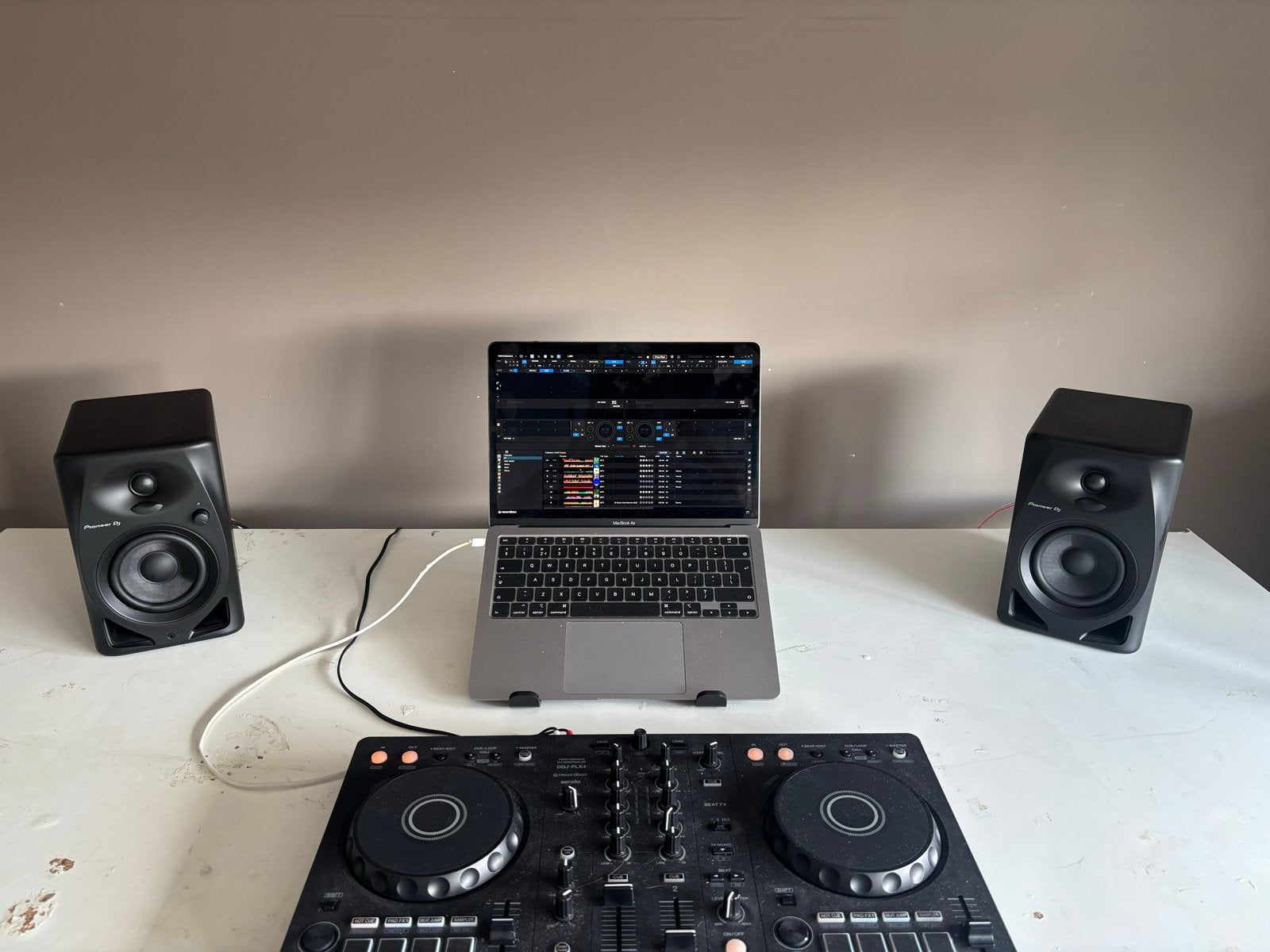 Pioneer DJ DM-40D – 4-inch DJ/Studio Monitor Speakers, Studiomonitor, Inclusief kabels, Ophalen of Verzenden, Zo goed als nieuw