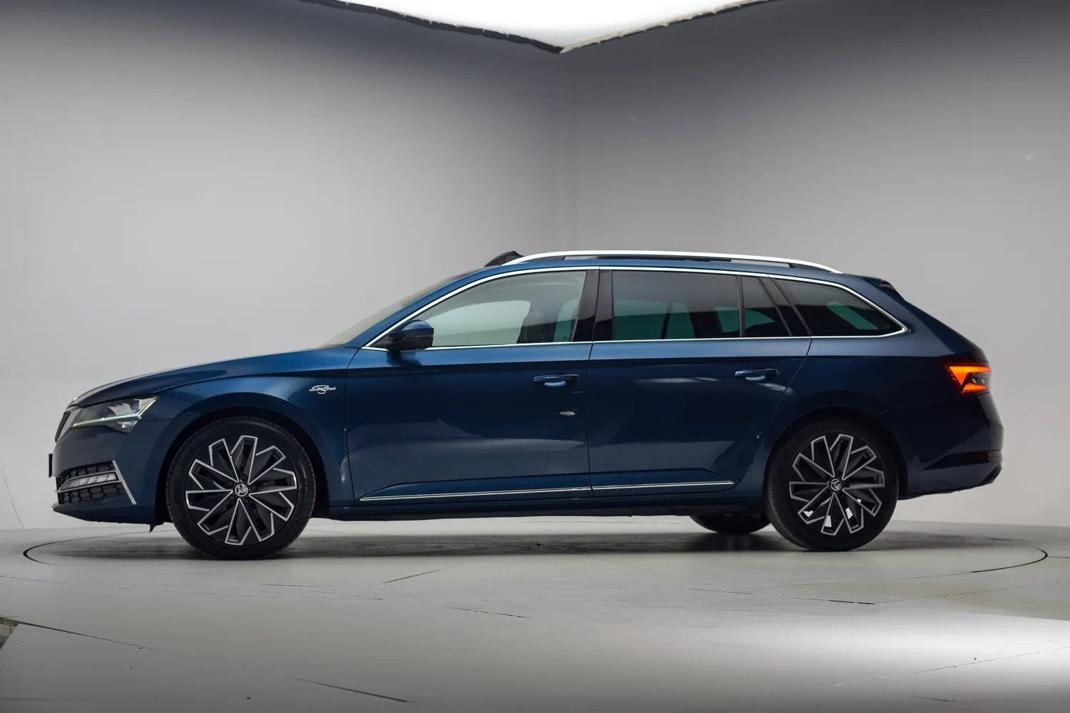 Skoda Superb 1.4 TSI iV PHEV Laurin & Klement [ Panorama Sto, Auto's, Skoda, Automaat, 0 cilinders, Gebruikt, Blauw