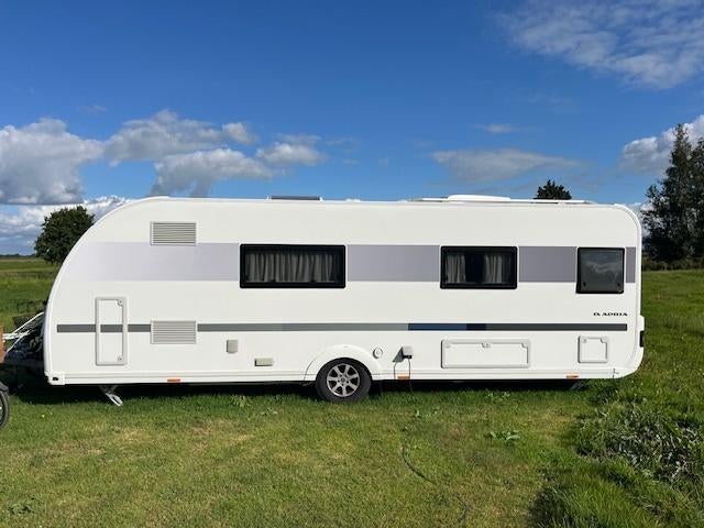 Adria 663 HT Alpina, Caravans en Kamperen, Caravans, Rondzit, 7 tot 8 meter, Queensbed, Particulier