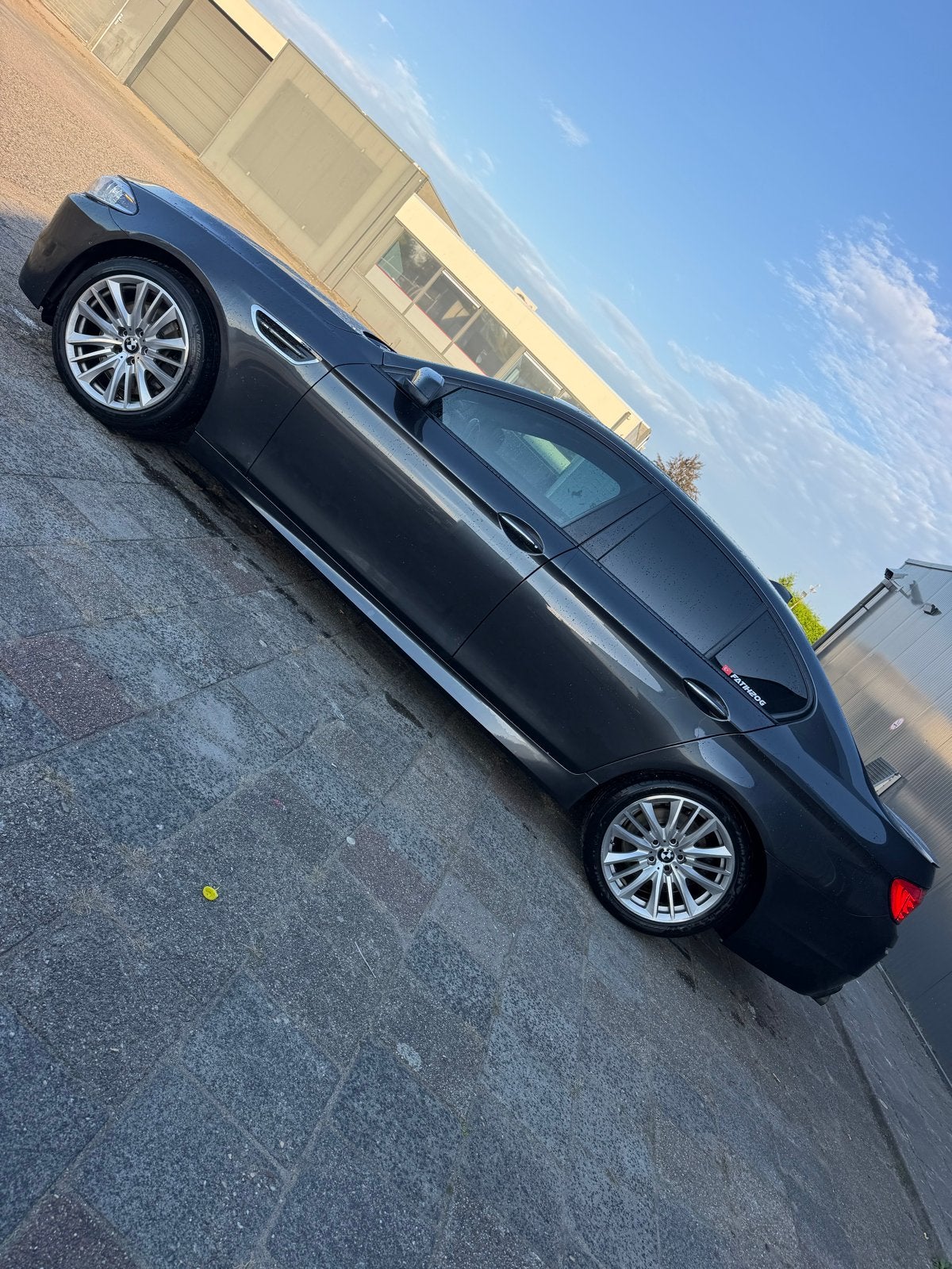 BMW 5-Serie 4.4 I 550 AUT 2010 Grijs, Automaat, Dealer onderhouden, Achterwielaandrijving, 2000 kg