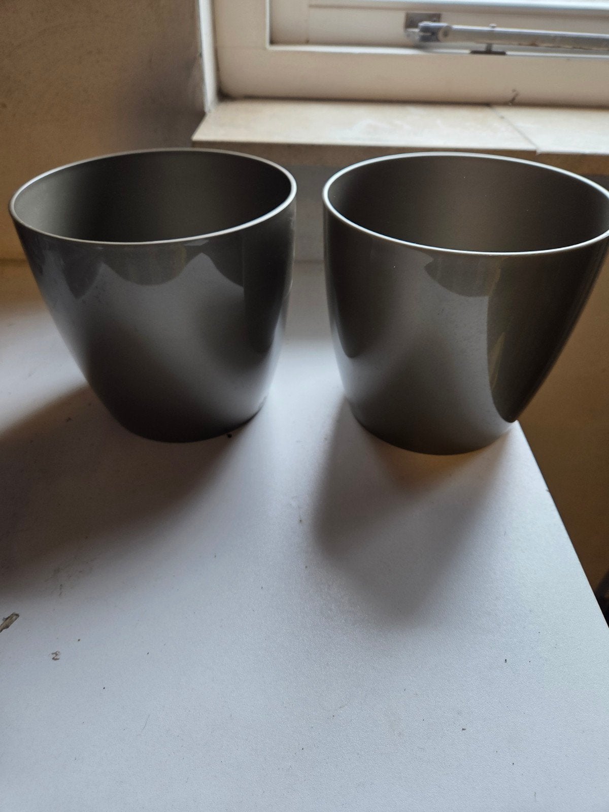 2 Elho Brussels bloempotten 18 cm - kleur taupe, Tuin en Terras, Kunststof, Rond, Binnen, Ophalen of Verzenden