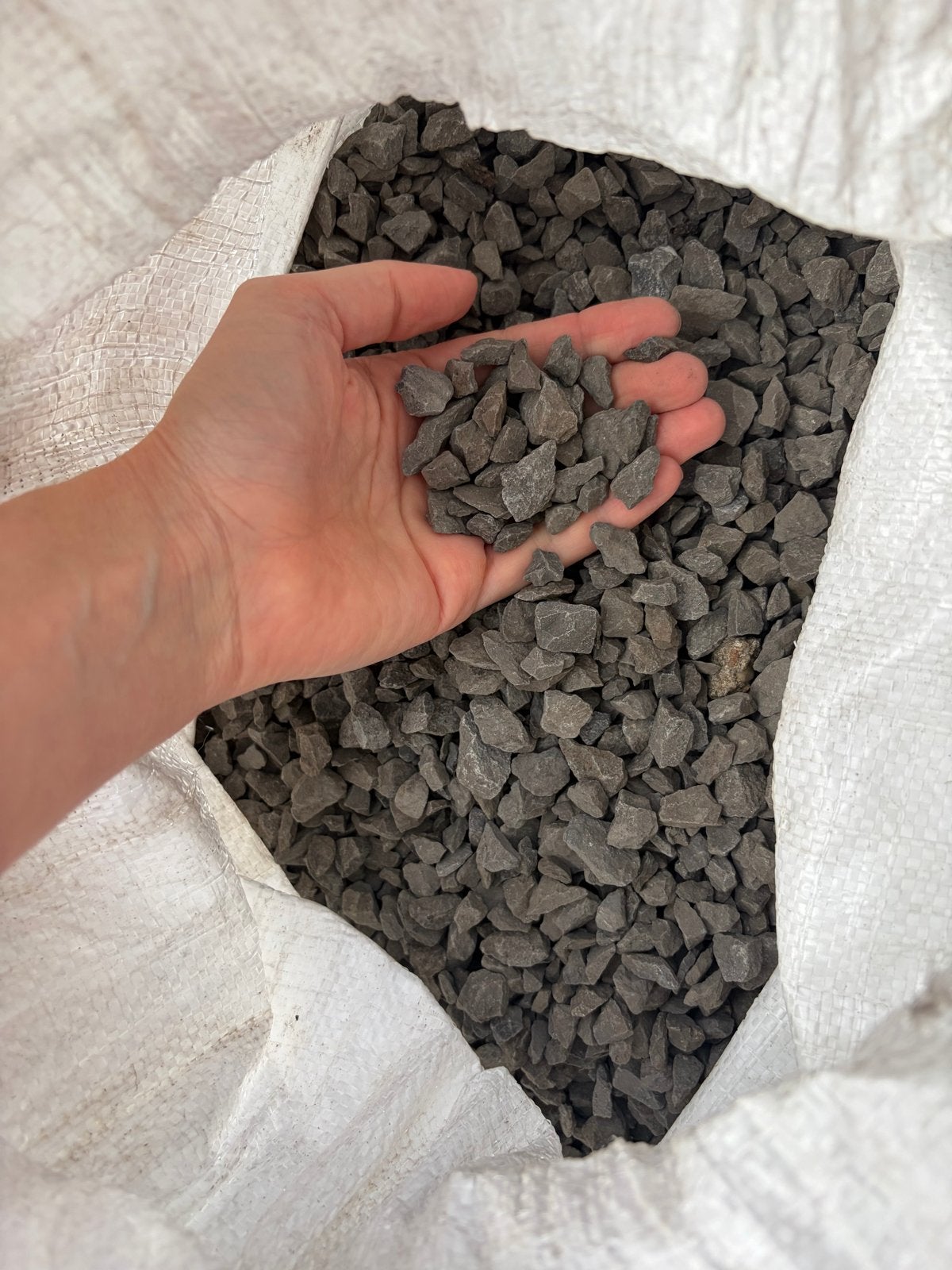 Zakken grind (ongeveer 20 kg per zak), Ophalen, Gebruikt, Grijs, Grind