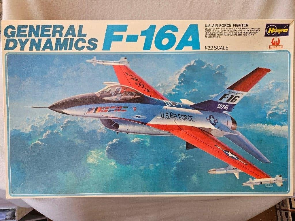 General Dynamics F16-A bouwdoos van Hasegawa 1:32, Hasegawa, Ophalen of Verzenden, Zo goed als nieuw, Groter dan 1:72