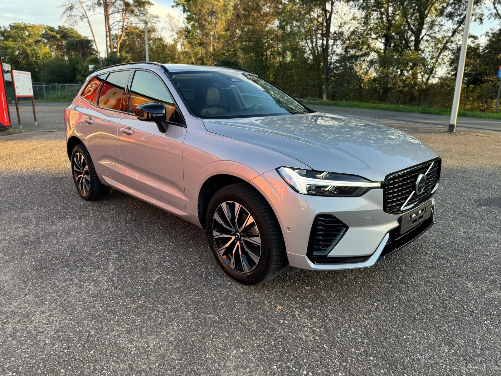 VOLVO XC60 B4 MHEV /52dkm/ PLUSDARK  ZEER NETTE FULL OPTION!, Auto's, 4 cilinders, 1969 cc, Leder, XC60