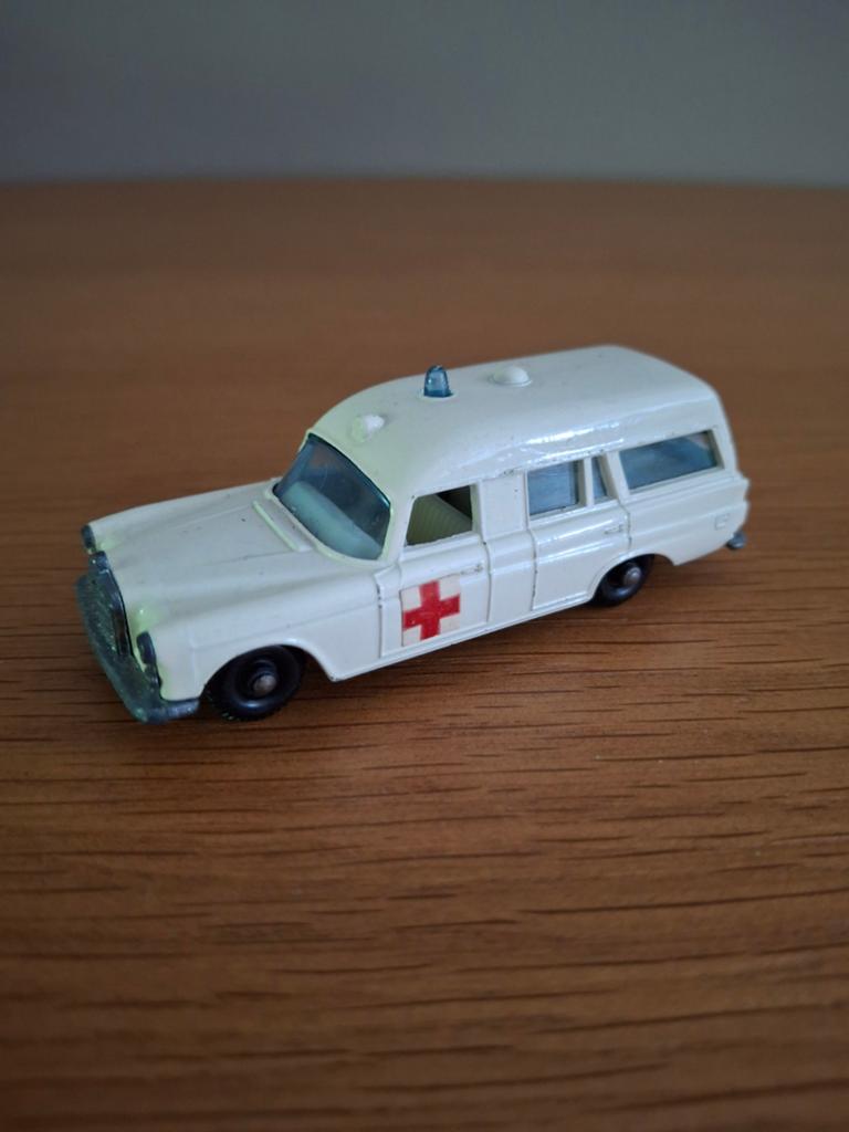 Matchbox Mercedes Benz Binz Ambulance (Series No. 3), Ophalen of Verzenden, Gebruikt