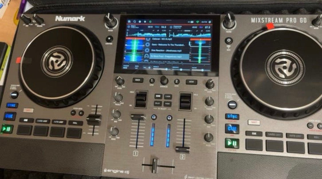 Numark Mixstream Pro Go DJ-controller met koffer z.g.a.n., Ophalen of Verzenden, Zo goed als nieuw, Numark