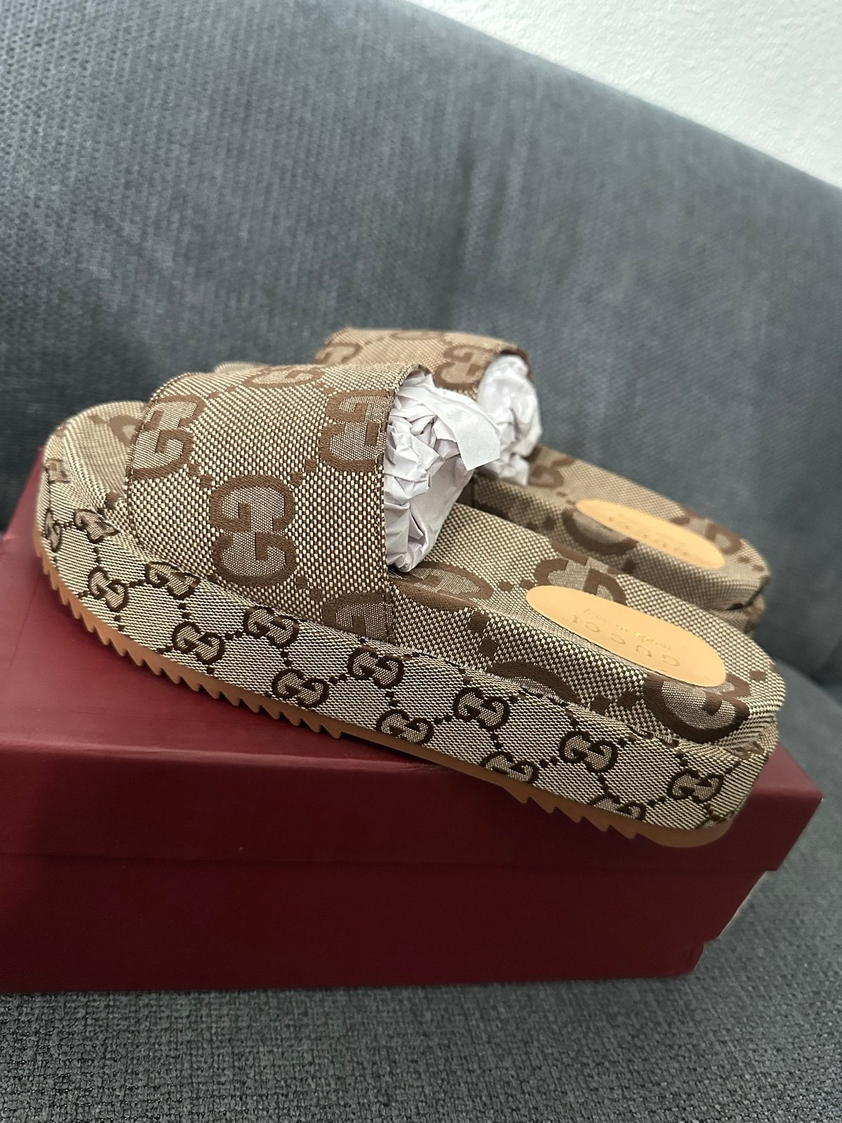 Gucci plateau slippers maat 41 (valt als 40) - Nieuw!, Ophalen of Verzenden, Nieuw, Bruin, Slippers