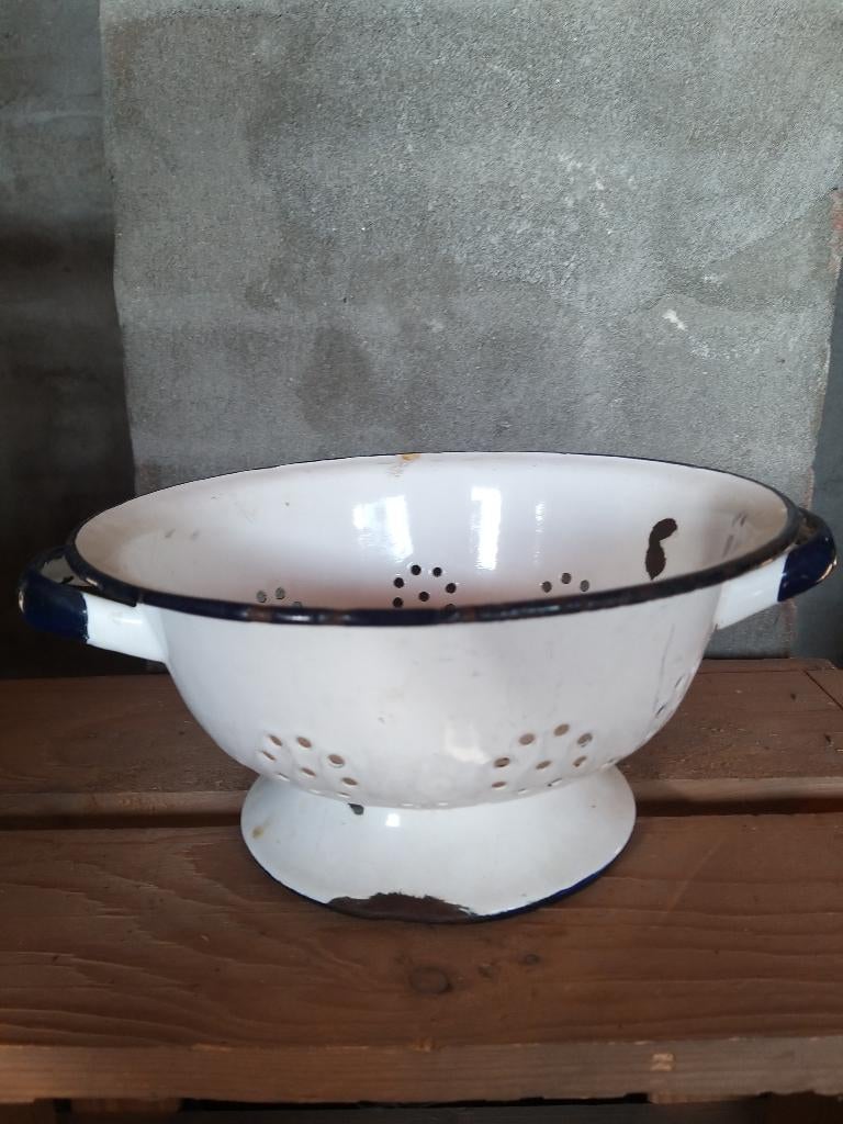 witte emaille vergiet met blauwe rand, Antiek en Kunst, Antiek | Emaille, Ophalen of Verzenden