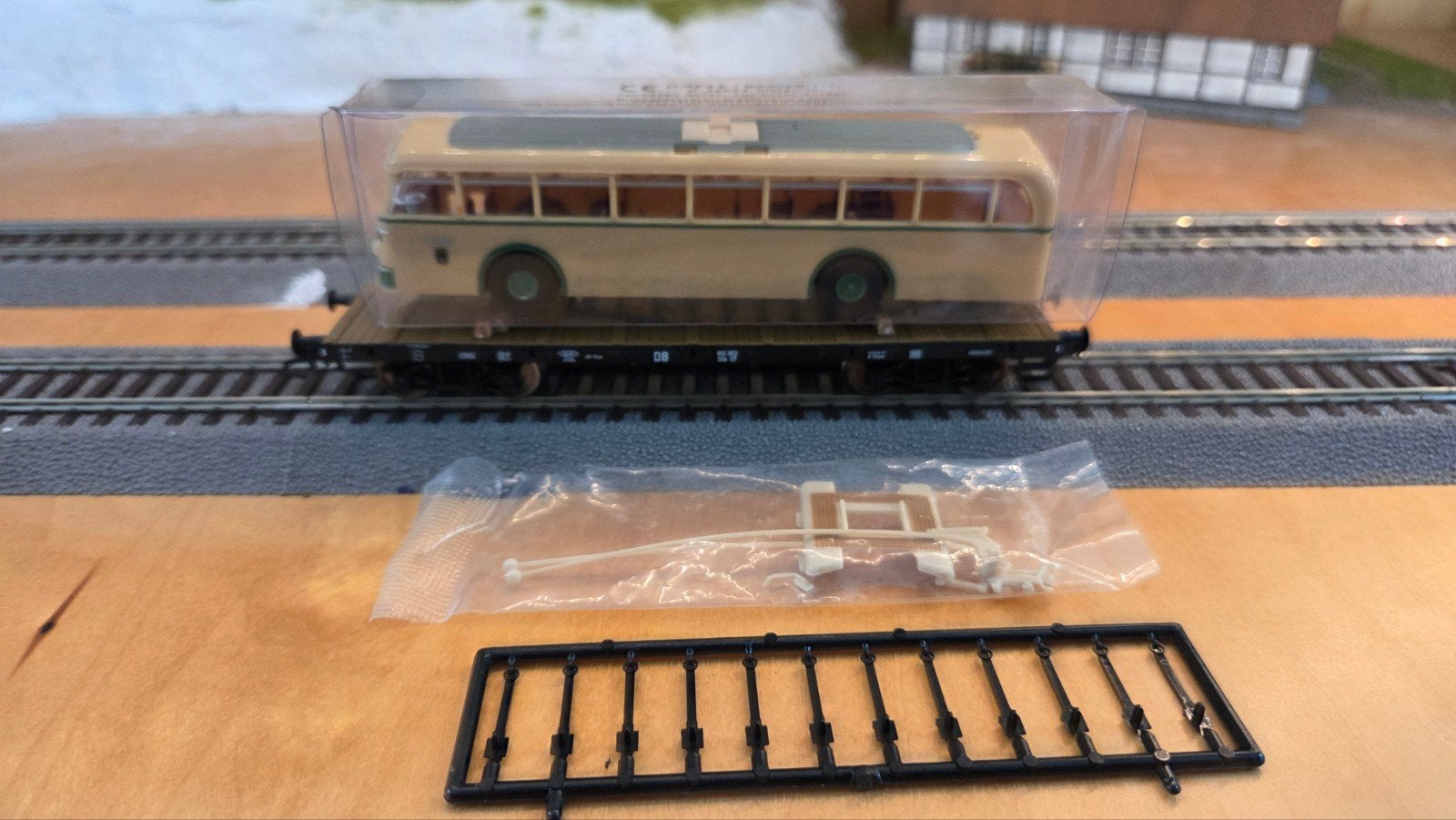 Fleischmann 855286 K - Platte wagen met buslading, Hobby en Vrije tijd, Ophalen of Verzenden