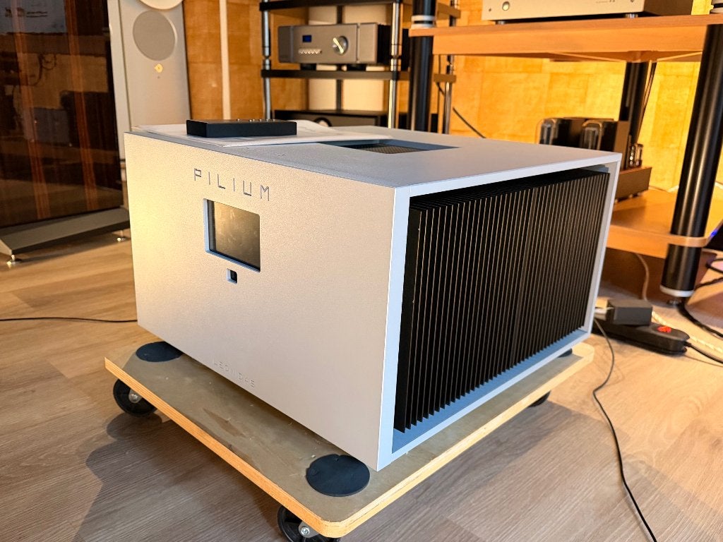 Pilium Leonidas, Zo goed als nieuw, 120 watt of meer, Info@pilium.gr, Stereo