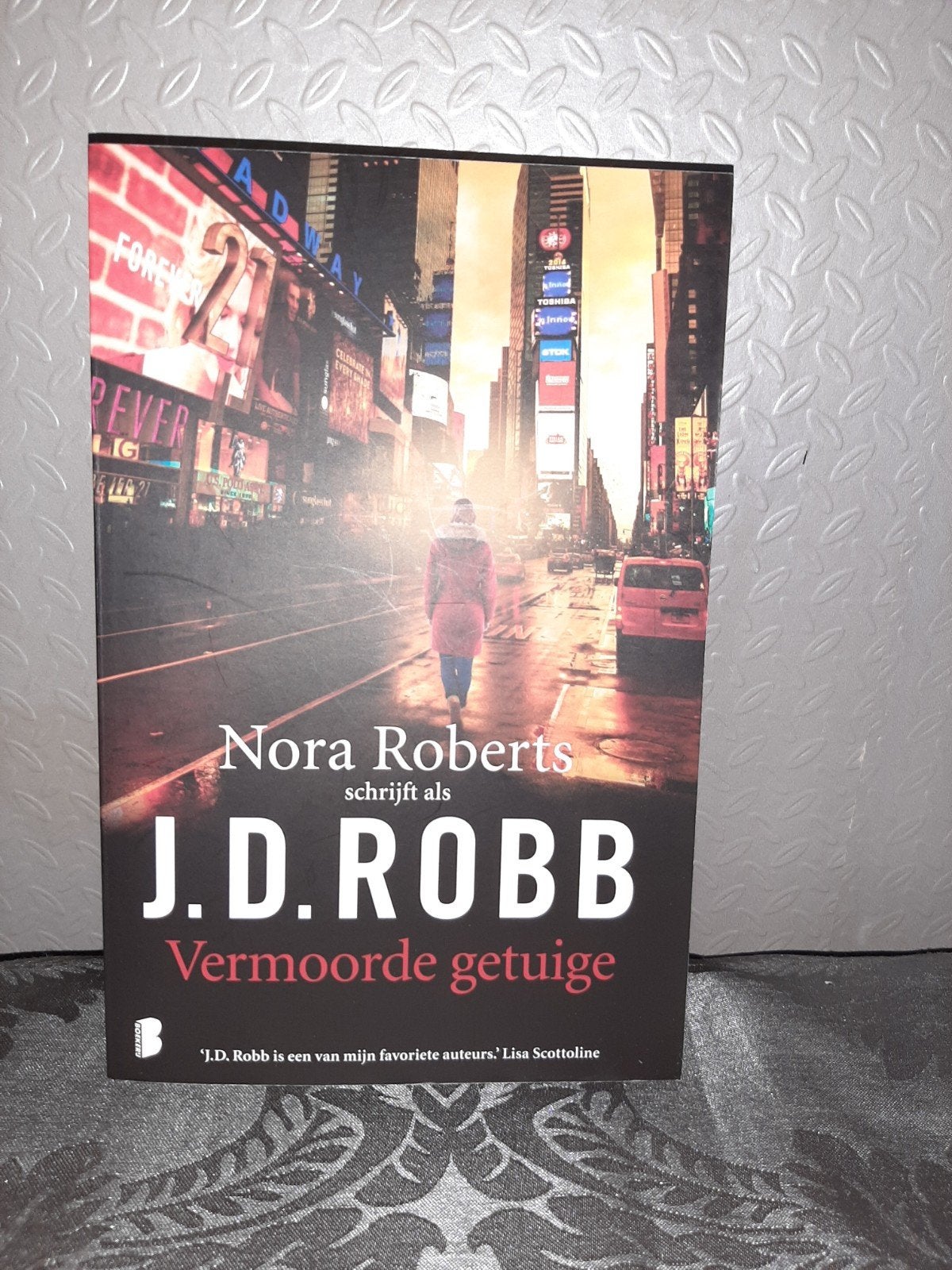 J.D. Robb - Vermoorde getuige (Nora Roberts), Boeken, Ophalen of Verzenden, Zo goed als nieuw, Amerika