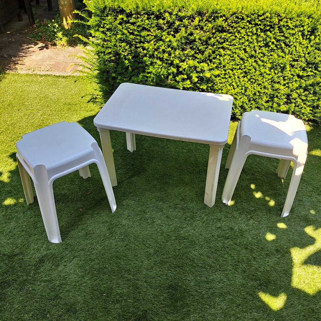 Tuintafeltje en 2 kinderkrukjes/bijzettafeltjes | kunststof, Ophalen, Gebruikt, Campingmeubel-accessoire