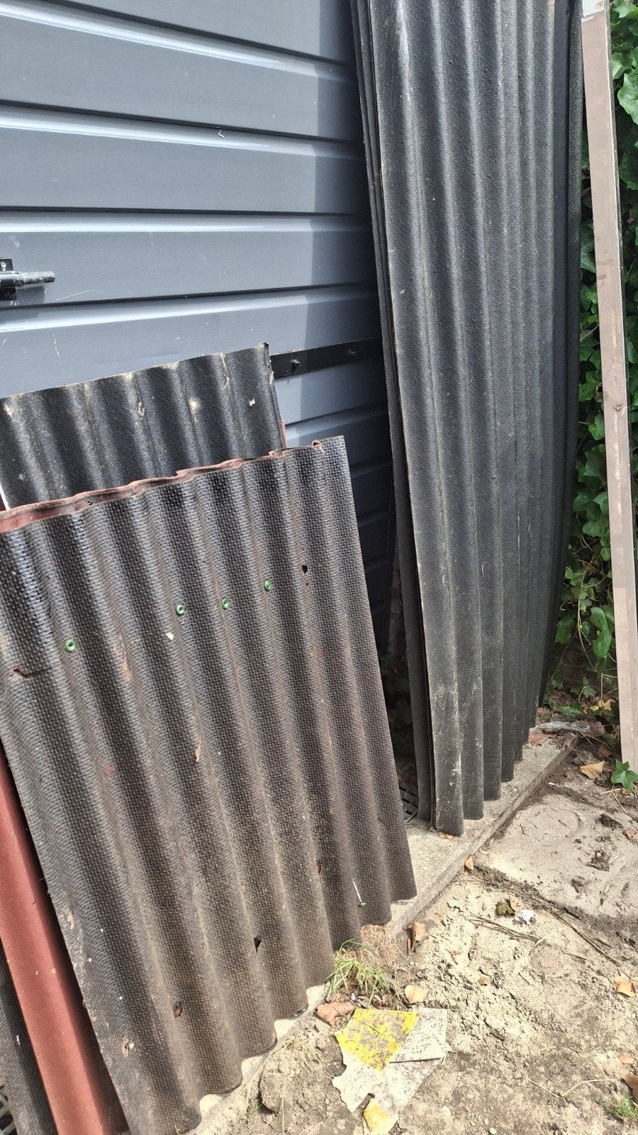 Resten gebruikt bitumen golfplaten gratis, Ophalen, Overige materialen, Gebruikt, Zwart