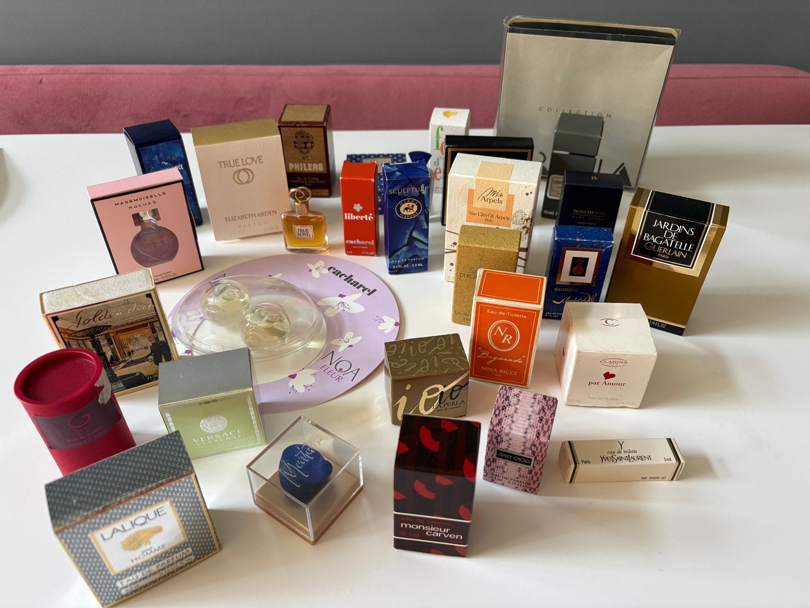 Verschillende parfum miniaturen, Ophalen of Verzenden, Zo goed als nieuw, Miniatuur