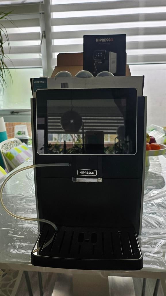 Hipresso koffiemachine met touchscreen .Zgn., Witgoed en Apparatuur, Koffiezetapparaten, Ophalen, 10 kopjes of meer, Koffiemachine
