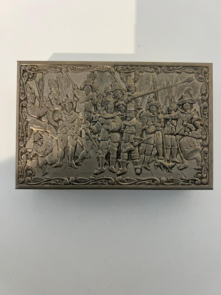 Antieke zilveren doos met De Nachtwacht reliëf, Antiek en Kunst, Ophalen