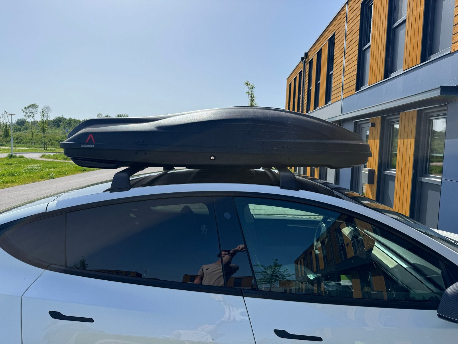 Dakdragers en dakkoffer te huur voor Tesla Model Y 2023, Ophalen, Gebruikt