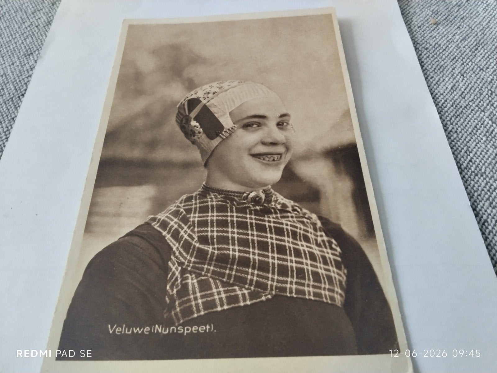Oude Ansichtkaart Veluwe Nunspeet - Vrouw in Klederdracht, Verzamelen, Ansichtkaarten | Nederland, Ophalen of Verzenden, Voor 1920