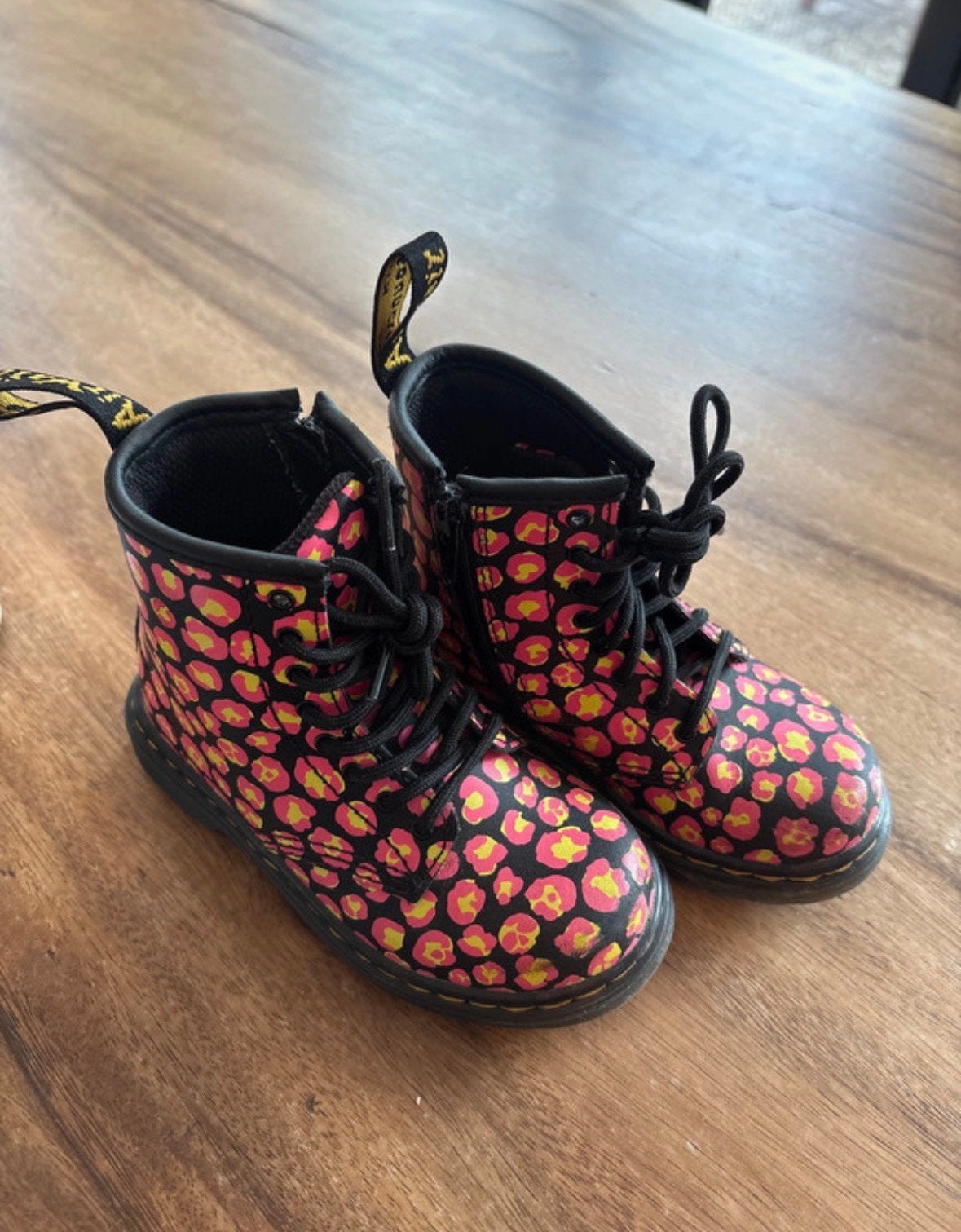Dr martens schoenen 24, Kinderen en Baby's, Kinderkleding | Schoenen en Sokken, Ophalen of Verzenden, Zo goed als nieuw, Meisje
