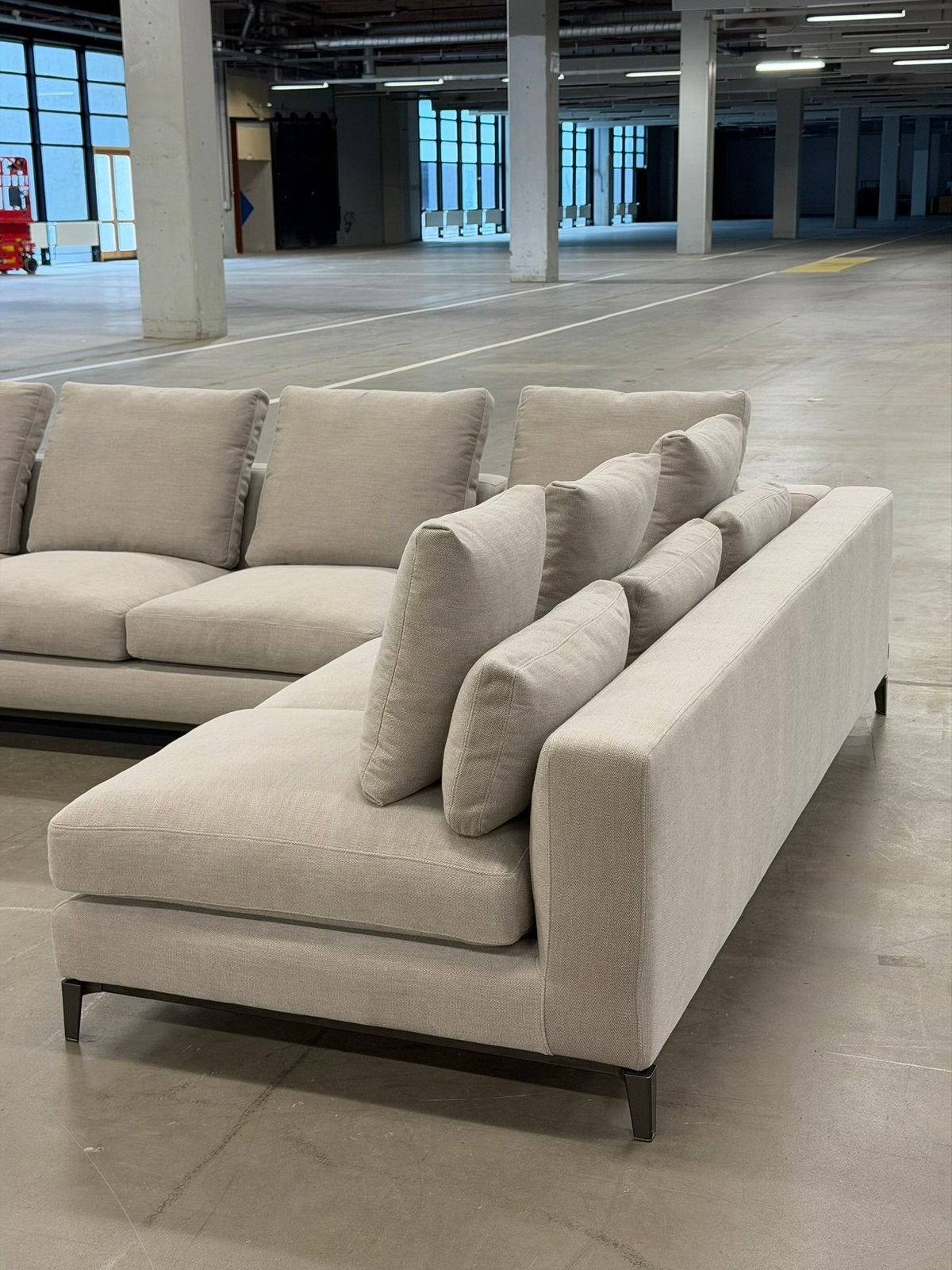 Minotti Andersen Hoekbank | Greige | NIEUWSTAAT + Garantie, Metaal, Hoekbank, 300 cm of meer, Ophalen of Verzenden