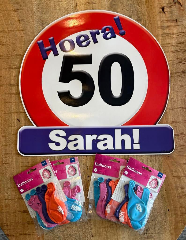 Hoera 50 Sarah bord met Ballonnen, Hobby en Vrije tijd, Feestartikelen, Ophalen, Nieuw, Feestartikel, Abraham of Sarah