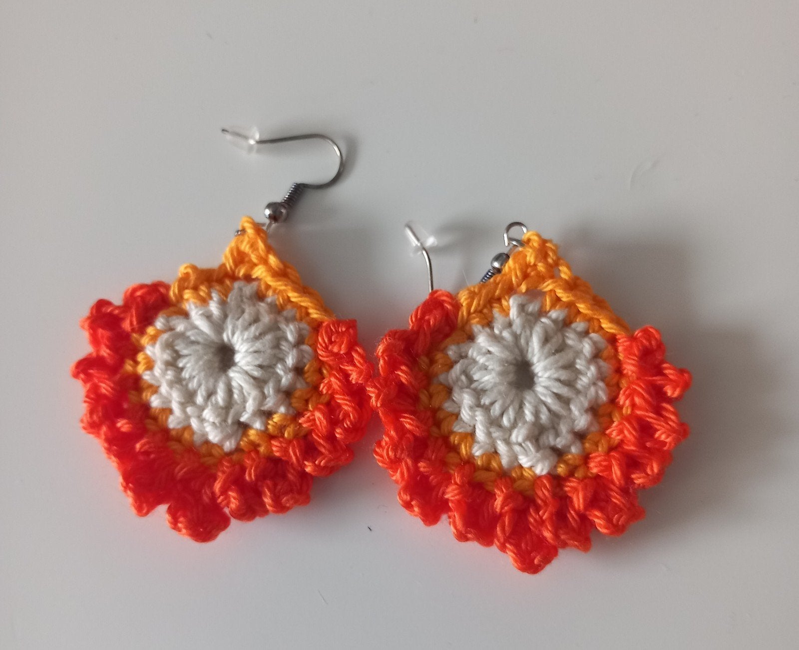 Handgemaakte gehaakte oorbellen - Oranje & Wit, Overige materialen, Hangers, Nieuw, Oranje