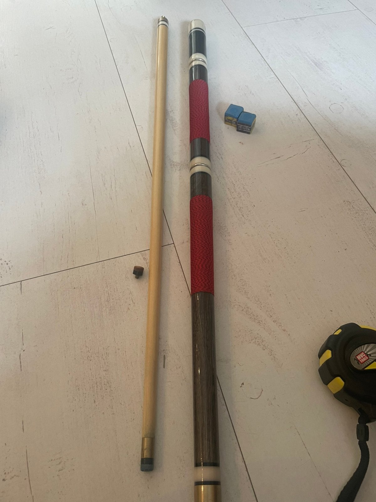 Biljartkeu met opbergtas en krijtjes, Sport en Fitness, Biljarten en Poolen, Ophalen, Gebruikt, Keu of Ballen