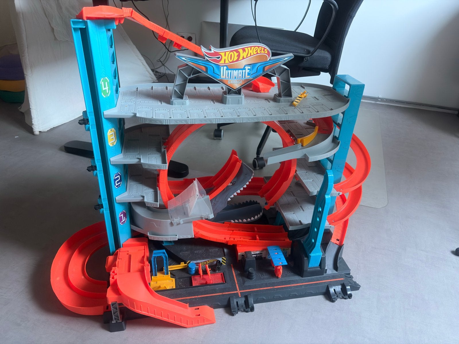 Hot Wheels Ultimate Garage met auto's, Ophalen, Gebruikt