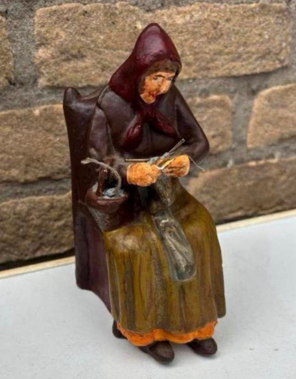 Vintages Gipsen handgeschilderd beeldje van een vrouw, Ophalen of Verzenden, Gebruikt, Mens