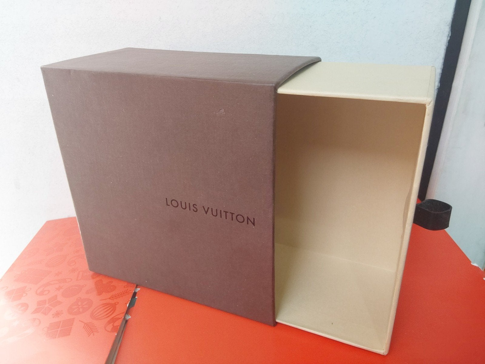 ORIGINELE DOOS LOUIS VUITTON BOX SIERADEN OF GOLD ITEMS MERK, Ophalen of Verzenden, Minder dan 40 cm, Doos, Minder dan 35 cm