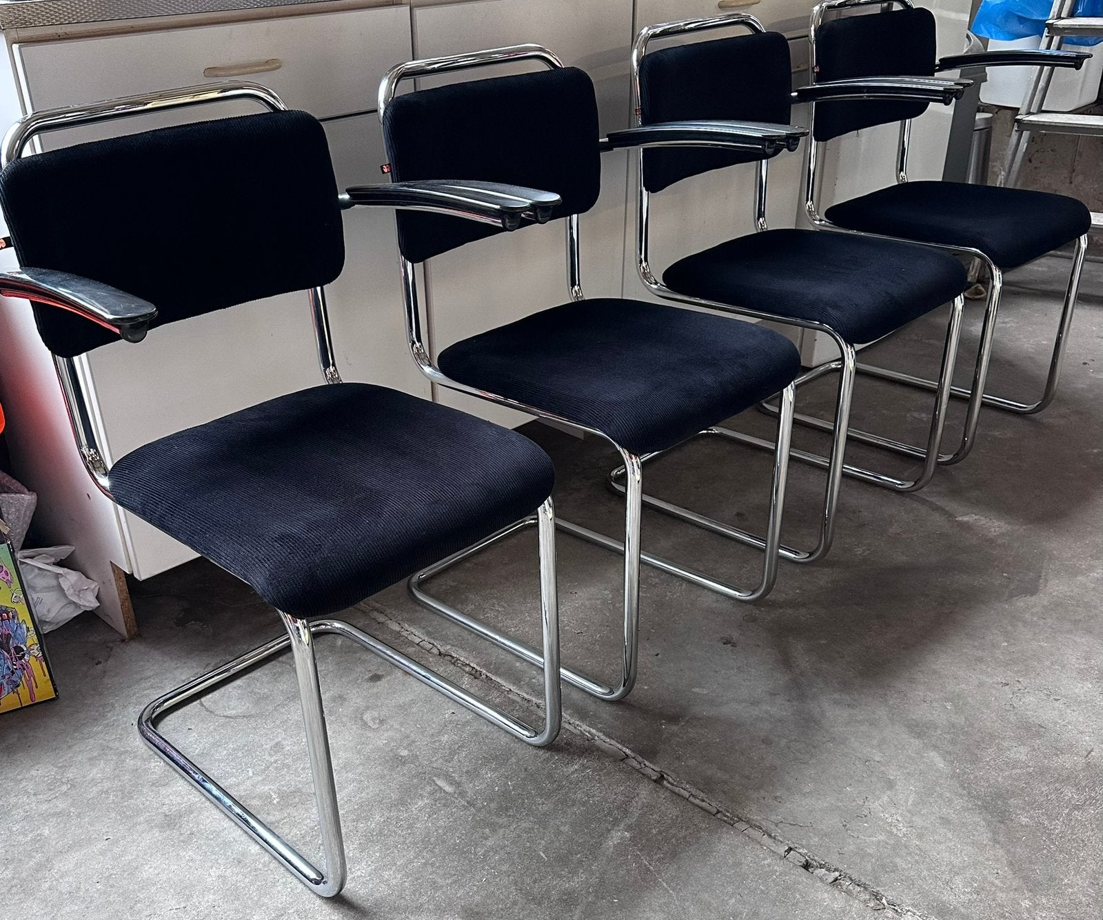 4x Gispen 201 chrome - zwarte ribstof, Ophalen, Zwart, Zo goed als nieuw, Vier