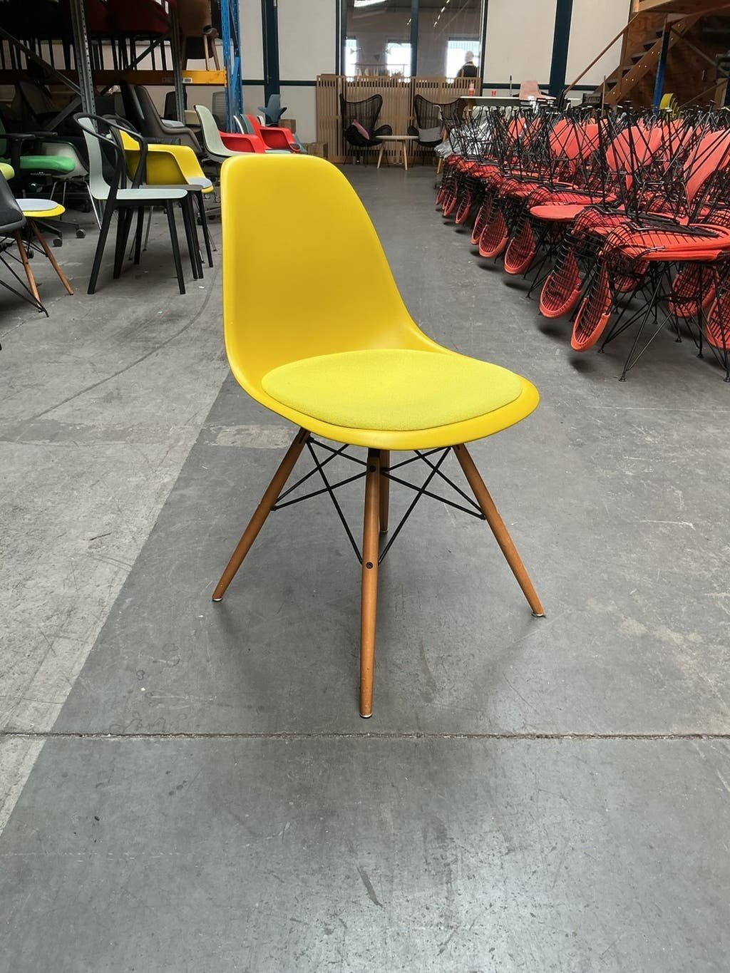 Vitra Eames Plastic Chair DSW | Eetkamerstoel Geel Essenhout, Gebruikt, Overige kleuren, Ophalen of Verzenden, Hout