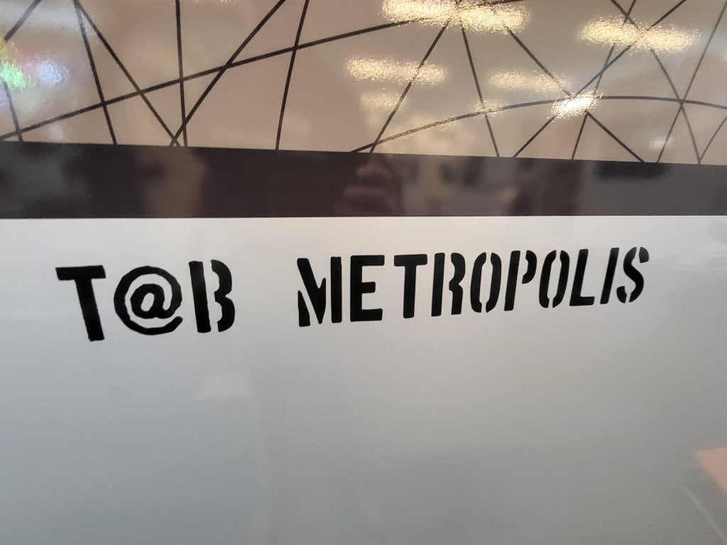 T@B Metropolis 320; zeer compleet en licht, modeljaar 2026, Caravans en Kamperen, Overige typen, Standaardzit, Schokbreker, Tot en met 2