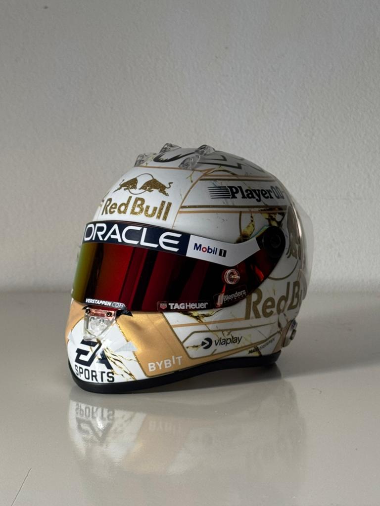 Max Verstappen helm 2024 world champion schaal 1:2, Verzamelen, Ophalen of Verzenden, Nieuw, Formule 1