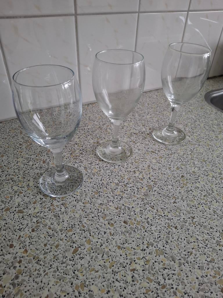 Set van 3 wijnglazen, Ophalen of Verzenden, Gebruikt, Glas, Glas of Glazen