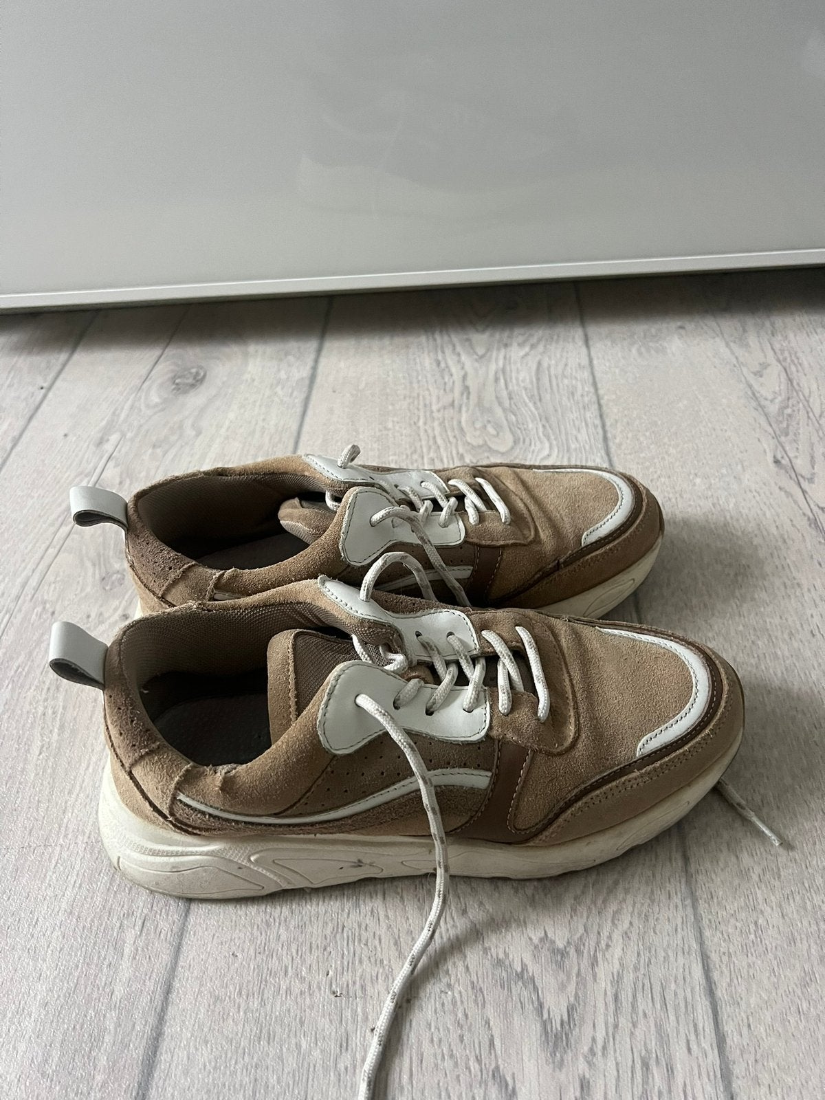 Sneakers beige wit maat 39 heerlijk voetbed- juul & belle, Ophalen of Verzenden, Zo goed als nieuw, Beige, Sneakers of Gympen
